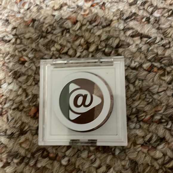 New never used Mary Kay At Play baked eyeshadow trio. - Picture 3 of 4